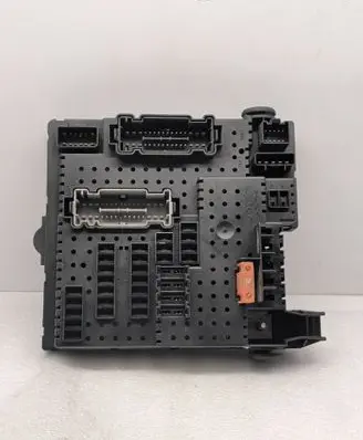 Volvo XC90 Fuse module 30728512 28017881 00005952907