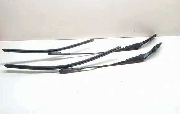 BMW 1 F20 F21 Front wiper blade arm 