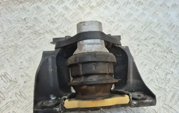 Volvo XC90 Engine mount bracket 326F22 26008 P112D