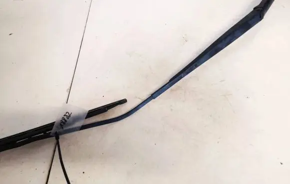 Nissan Quest Front wiper blade arm