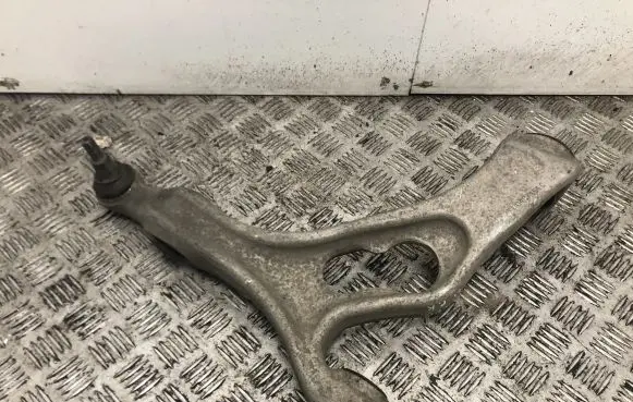 Volkswagen Touareg II Front lower control arm/wishbone 7P0407151C