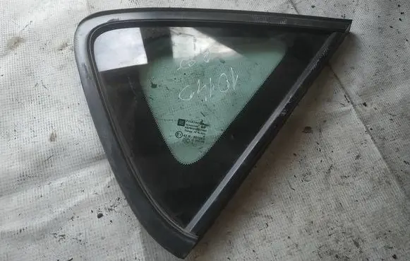 Opel Astra J Rear side window as2