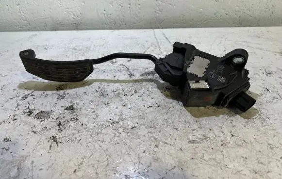 Toyota Avensis T270 Accelerator throttle pedal 7811005021 103280 00967591971
