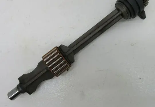 Audi A4 S4 B5 8D Oil pump balance shaft 