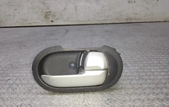 Mitsubishi Colt Front door interior handle