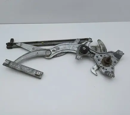 Volkswagen PASSAT B3 Front door manual window regulator 357837401