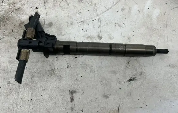 Audi A5 8T 8F Fuel injector 0445116015 059130277AR