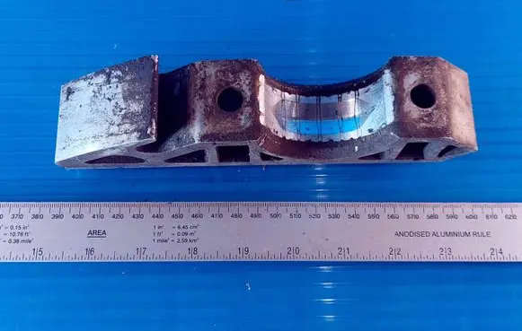 Volkswagen Touareg I Sway bar bush bracket, front 7L0411063B 001023377