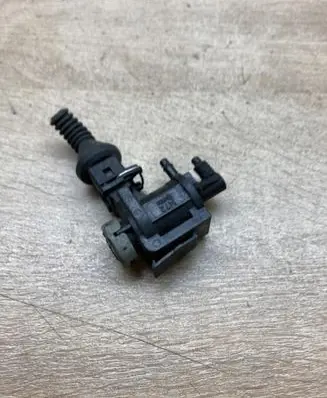 Volkswagen Golf IV Vacuum valve 1J0906283A