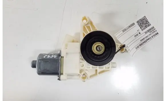 Mercedes-Benz GLK (X204) Front door window regulator motor A2048200142