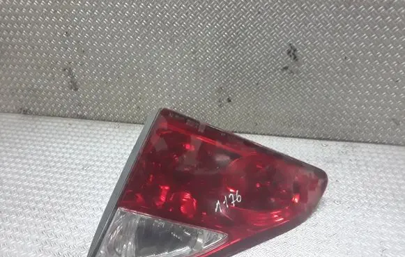 Toyota Avensis Verso Tailgate rear/tail lights