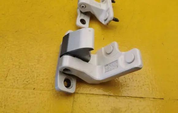 Mercedes-Benz GLC C253 Rear door lower hinge