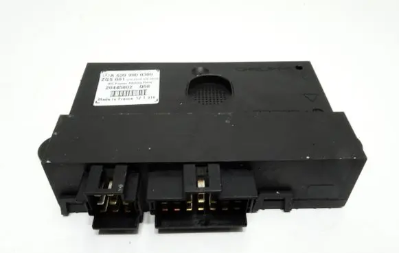 Mercedes-Benz Vito Viano W639 Door control unit/module A6399000300 20445802 ZGS001