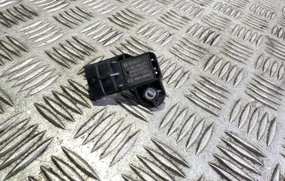 Opel Zafira C Mass air flow meter 0281006077 55568175