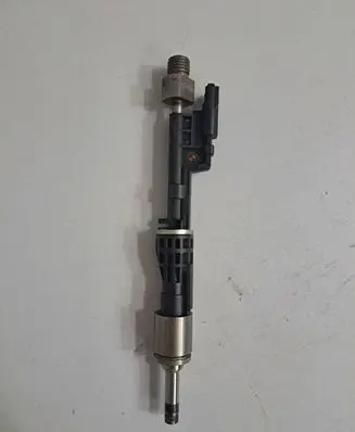 BMW 5 F10 F11 Fuel injector 7568607
