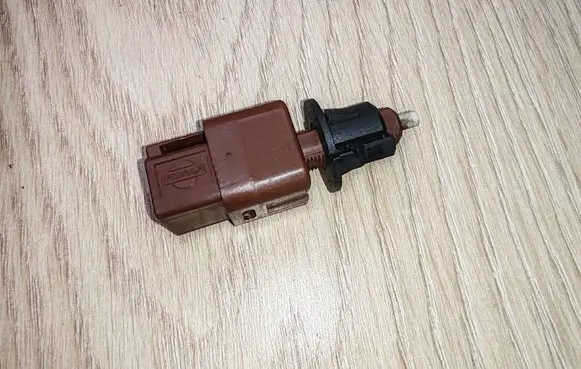 Nissan Note (E11) Brake pedal sensor switch 