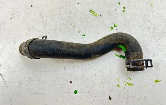 Engine coolant pipe/hose
