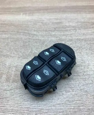 Ford Focus Electric window control switch 98AB14A132DE 03162252