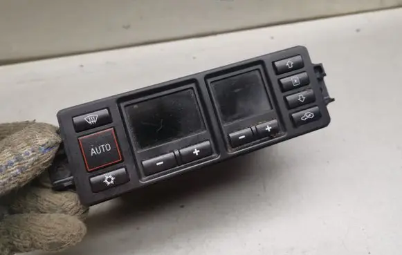 Audi A3 S3 8L Climate control unit 8L0820043M