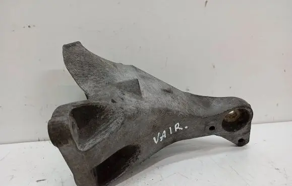 BMW 1 E81 E87 Engine mounting bracket 6781916 13807410 69072