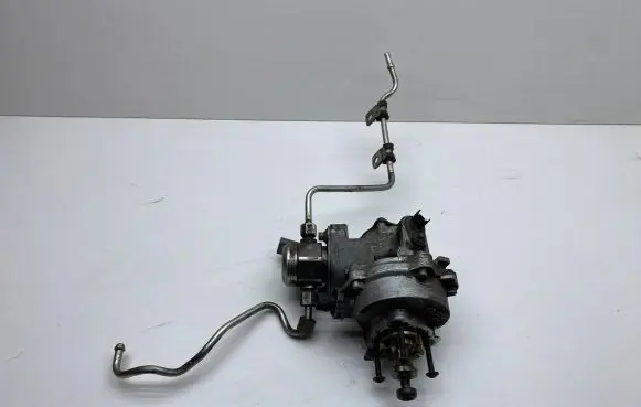 BMW X5 E70 Fuel injection high pressure pump 7611115 7610761 0261520131