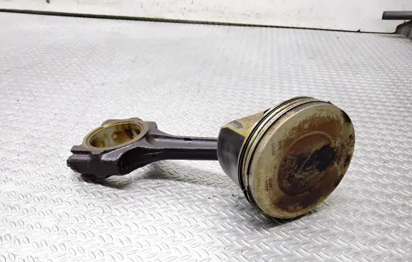 Peugeot 307 Piston with connecting rod