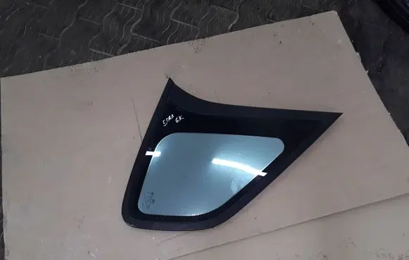 KIA Carens II Rear vent window glass 878101D000 E443R000083
