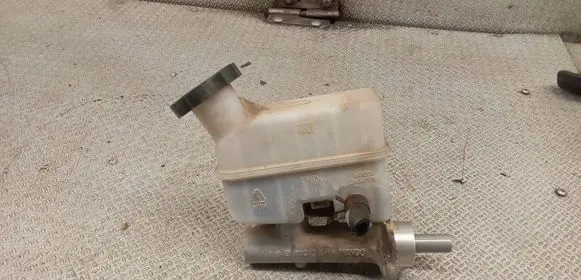 Hyundai Tucson JM Master brake cylinder 