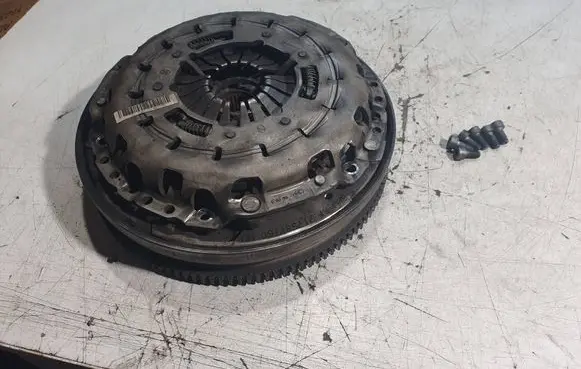 BMW 3 E92 E93 Clutch set kit 7583172 7587160 70841689