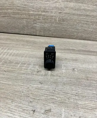 Nissan Primera Headlight level height control switch 37044A D53404
