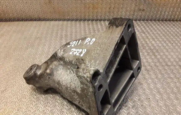 Mercedes-Benz E W211 Engine mounting bracket 6422230104 A6422230104
