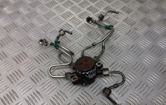 Renault Megane II Fuel distributor 8200584034