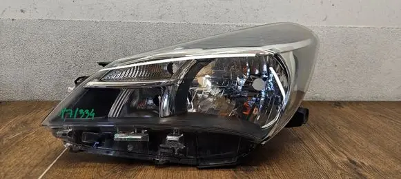 Toyota Yaris Headlight/headlamp