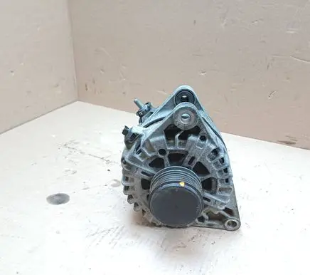 Hyundai i40 Generator/alternator 373002A800