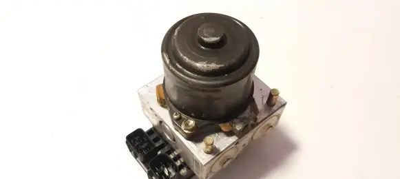 Toyota Land Cruiser (HDJ90) ABS Pump 4451060030 819006790