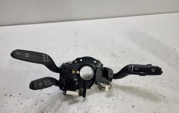 Wiper turn signal indicator stalk/switch