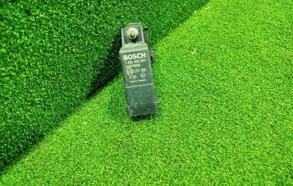 Opel Vivaro Glow plug pre-heat relay 8200798585 0281003050