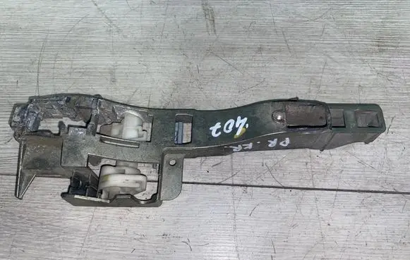 Peugeot 407 Front door coupe exterior handle/bracket 9680947280