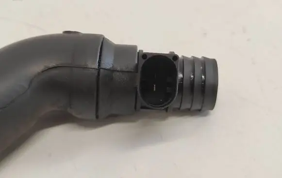 Mercedes-Benz Vito Viano W639 Breather hose/pipe A6110100082