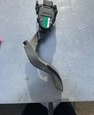 Audi A4 S4 B5 8D Accelerator throttle pedal 8D1721523a