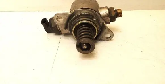 Audi A5 8T 8F Fuel injection high pressure pump 06J127025E