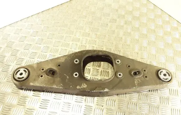 Mercedes-Benz E W211 Rear differential/diff mount bracket A2303522206