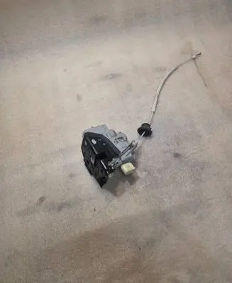Audi Q7 4L Front door lock 