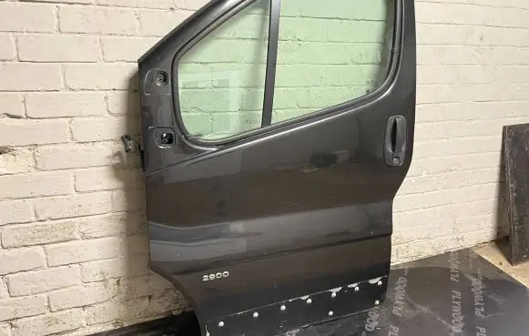 Opel Vivaro Front door