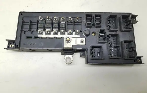 Volvo S80 Fuse module 9494207 nr4615