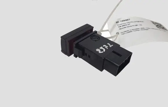 Hyundai Santa Fe Hazard light switch 864W0140