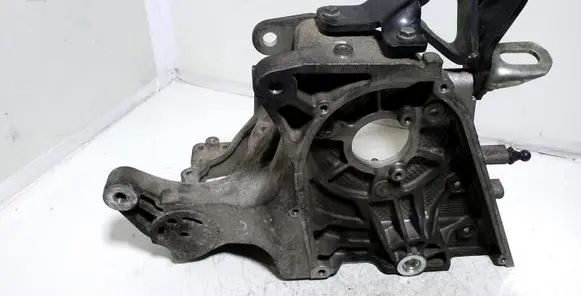 Opel Insignia A Fuel pump bracket 55566003