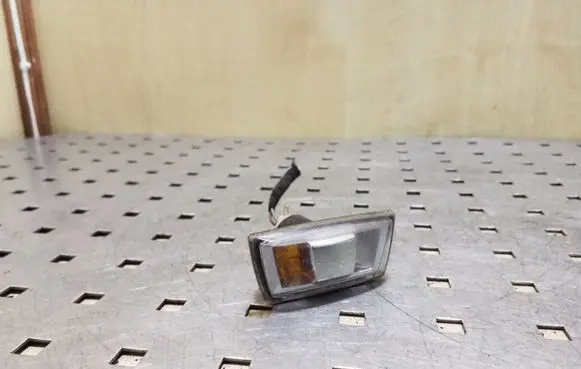 Opel Astra H Front fender indicator light 13131298 13131299