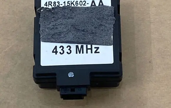 Jaguar XF X250 Antenna control unit 4R8315K602AA