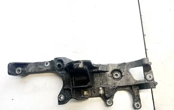 Peugeot 508 Engine mounting bracket